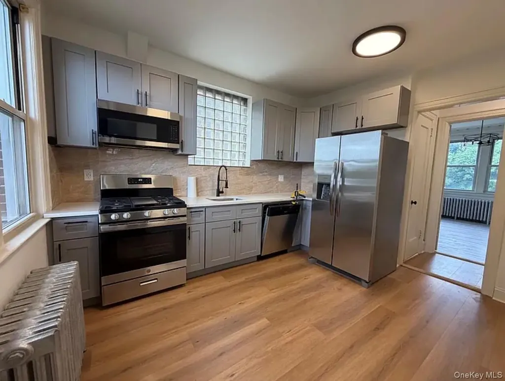 722 E 231st Street Bronx NY 10466