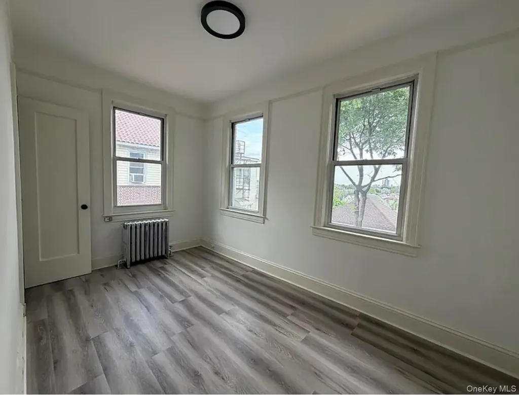 722 E 231st Street Bronx NY 10466