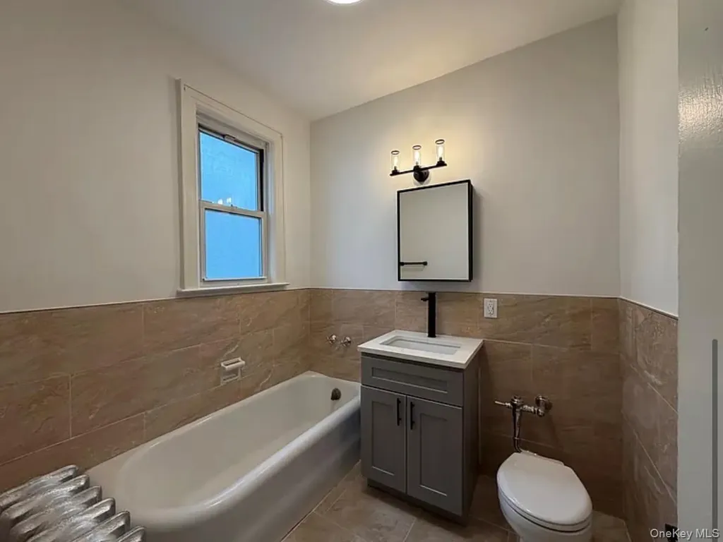 722 E 231st Street Bronx NY 10466