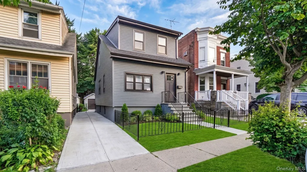 128 E 238th Street Bronx NY 10470