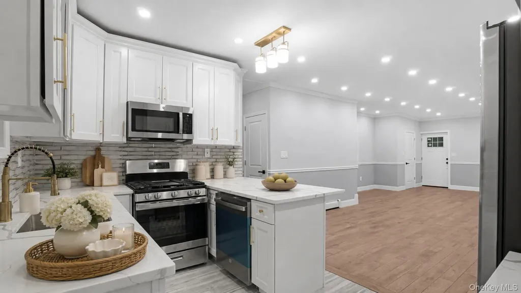 128 E 238th Street Bronx NY 10470
