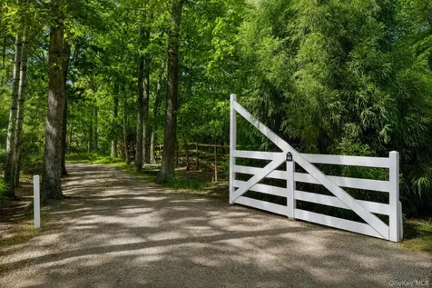 44 Georgica Close Road East Hampton NY 11937