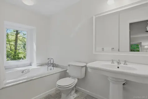 44 Georgica Close Road East Hampton NY 11937