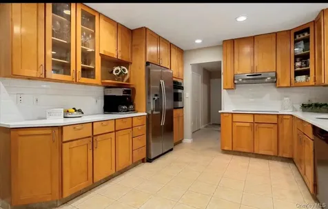 240 Plainview Road Woodbury NY 11797