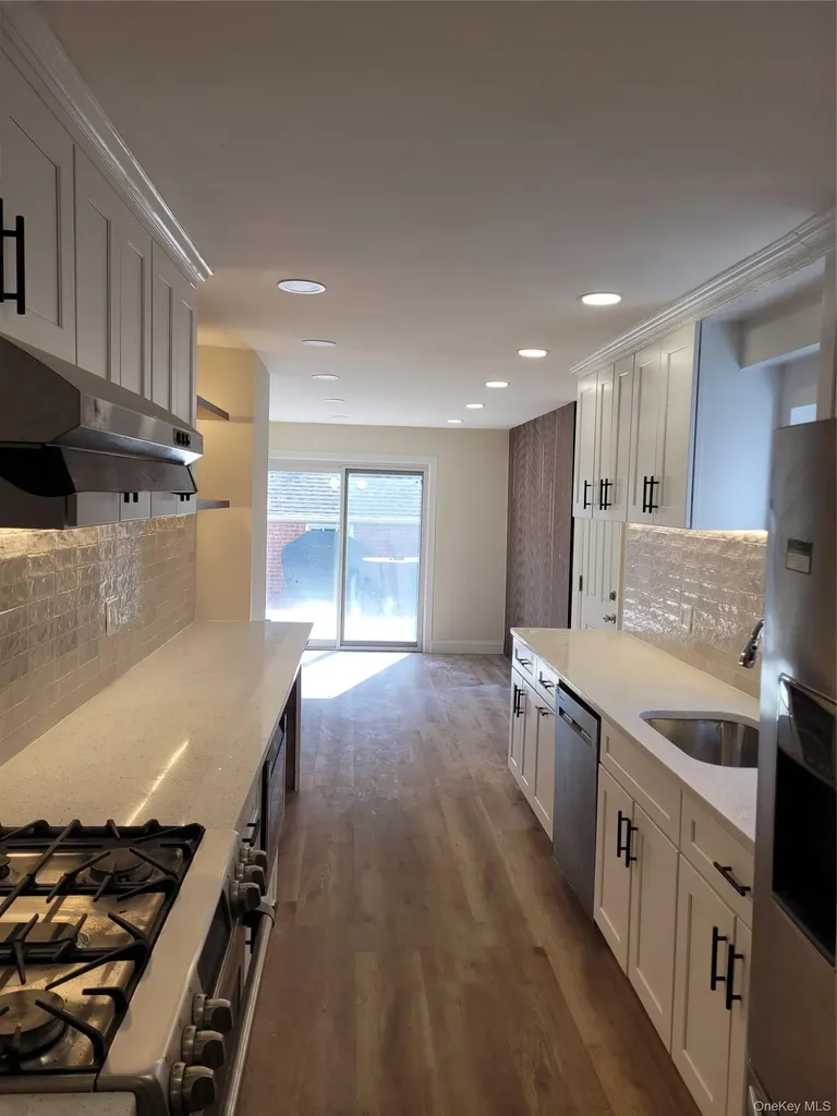 21104 Richland Avenue Oakland Gardens NY 11364