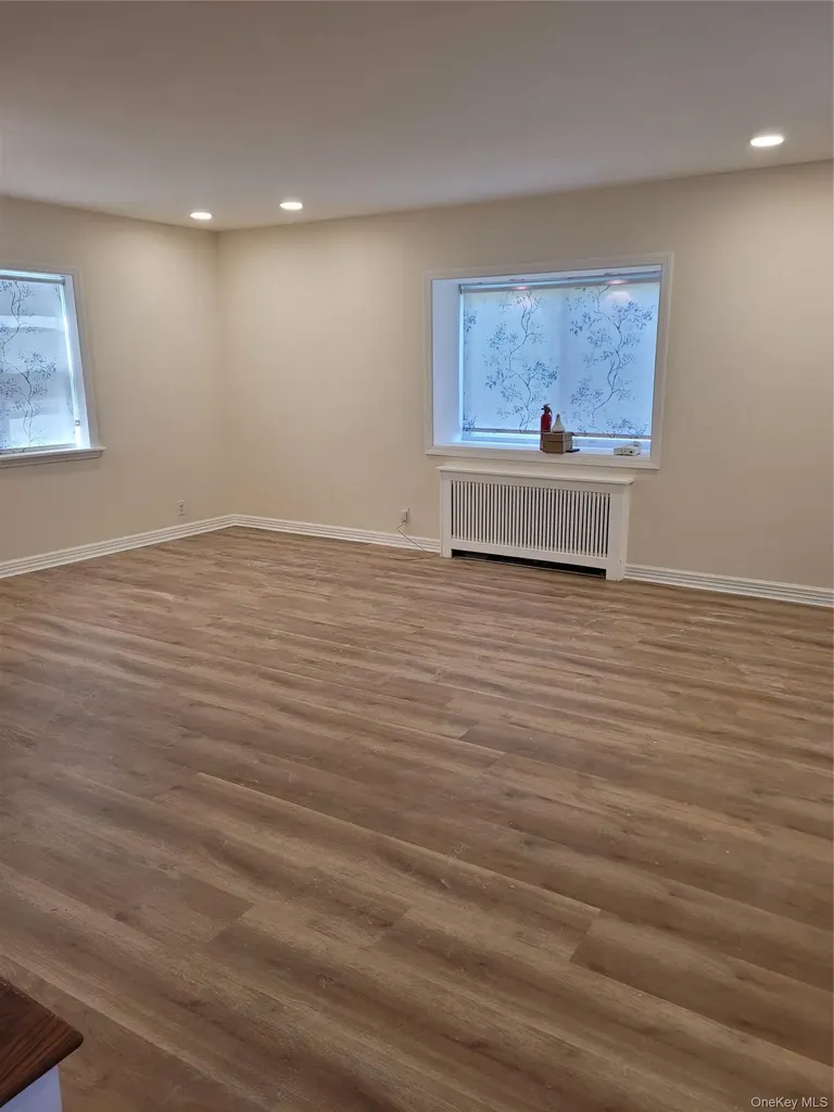 21104 Richland Avenue Oakland Gardens NY 11364