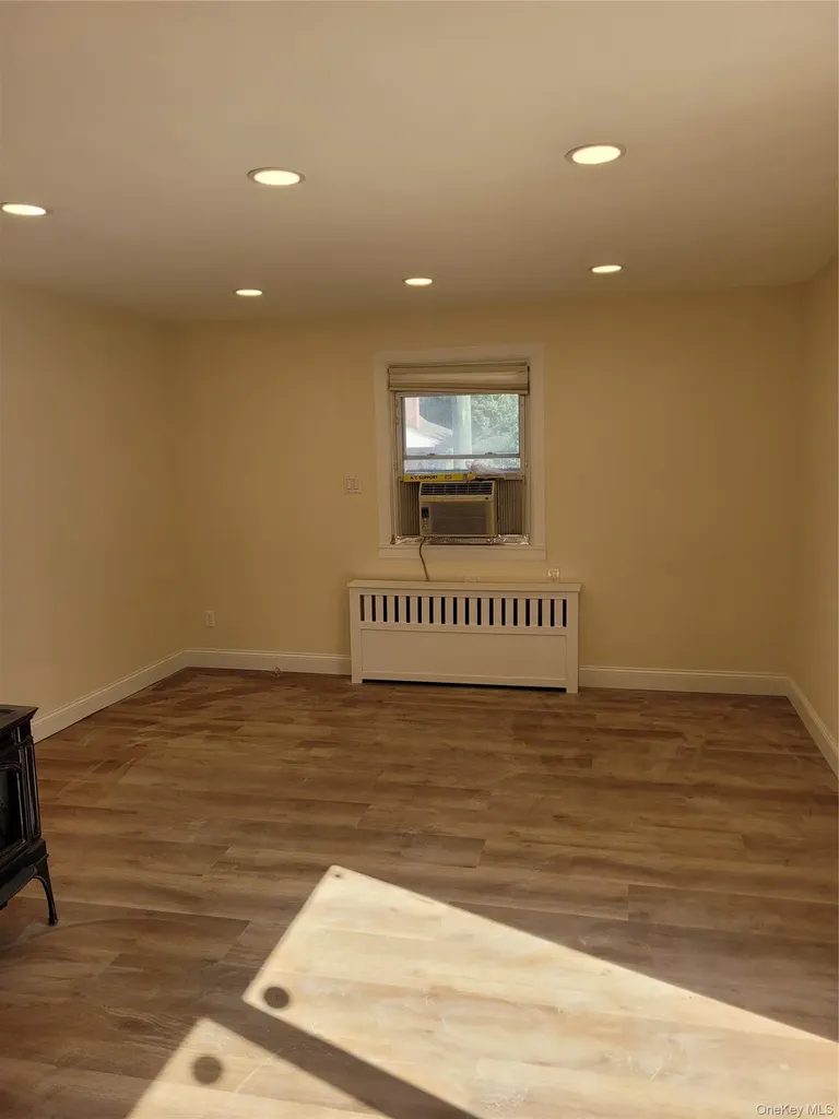 21104 Richland Avenue Oakland Gardens NY 11364