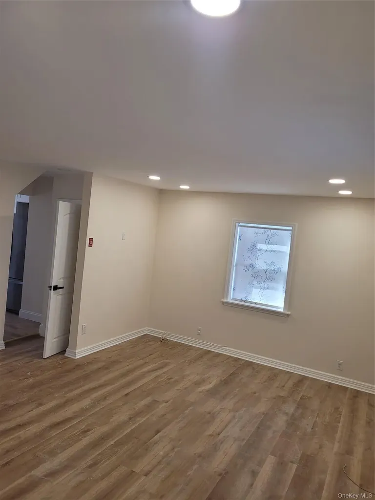 21104 Richland Avenue Oakland Gardens NY 11364