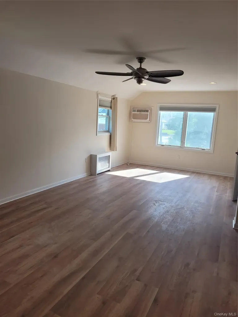 21104 Richland Avenue Oakland Gardens NY 11364