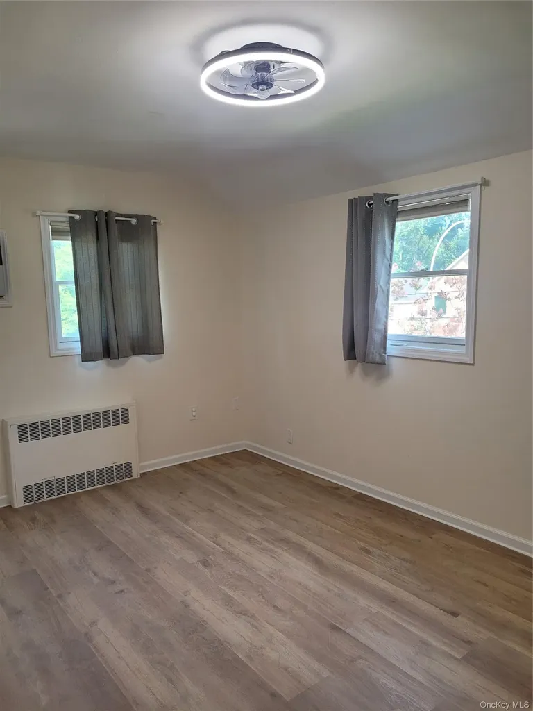21104 Richland Avenue Oakland Gardens NY 11364
