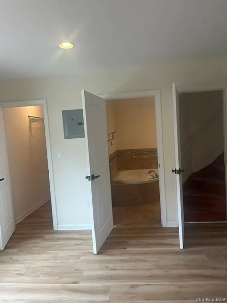 21104 Richland Avenue Oakland Gardens NY 11364