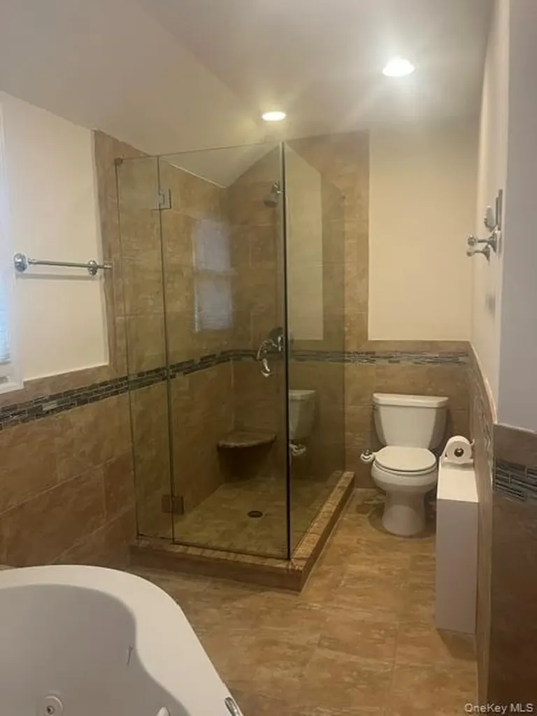 21104 Richland Avenue Oakland Gardens NY 11364