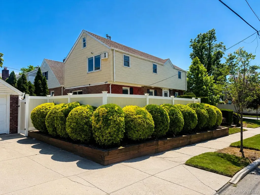 21104 Richland Avenue Oakland Gardens NY 11364