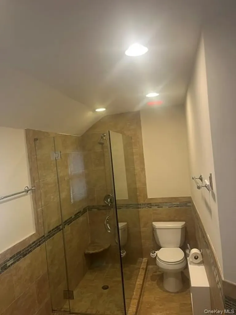 21104 Richland Avenue Oakland Gardens NY 11364