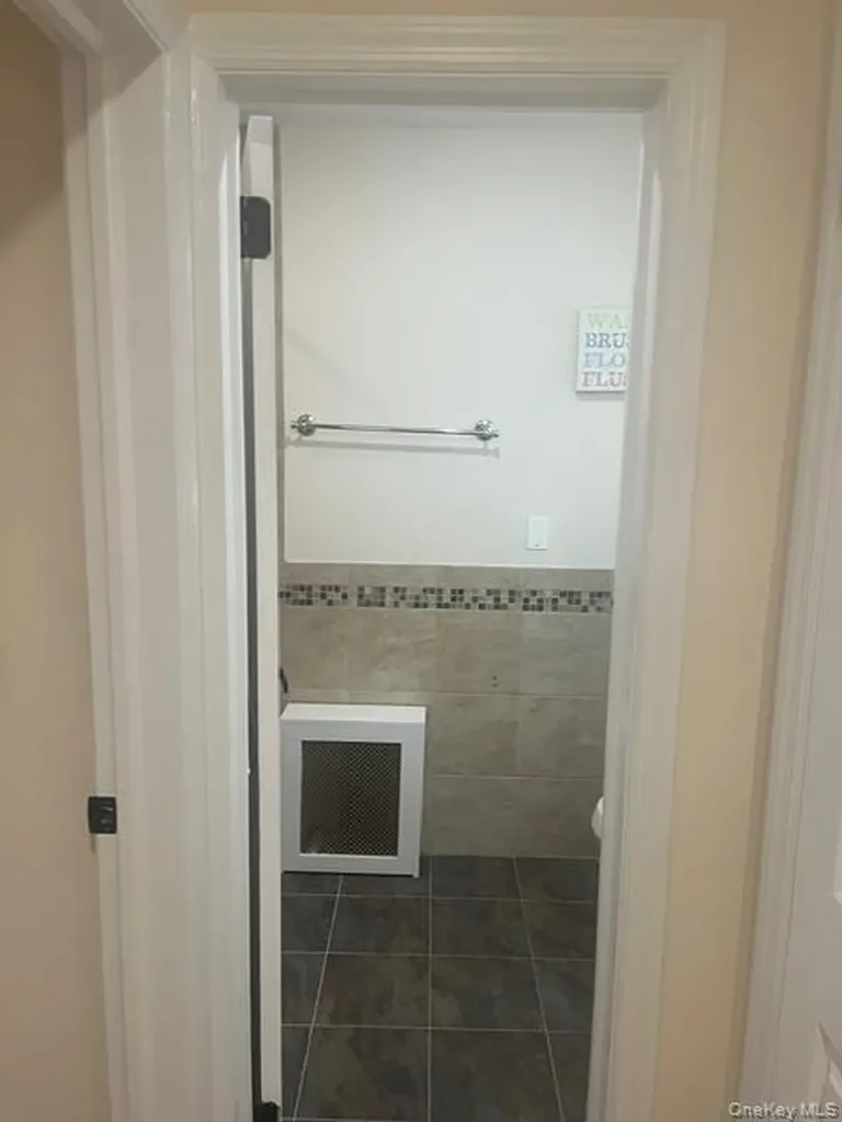 21104 Richland Avenue Oakland Gardens NY 11364