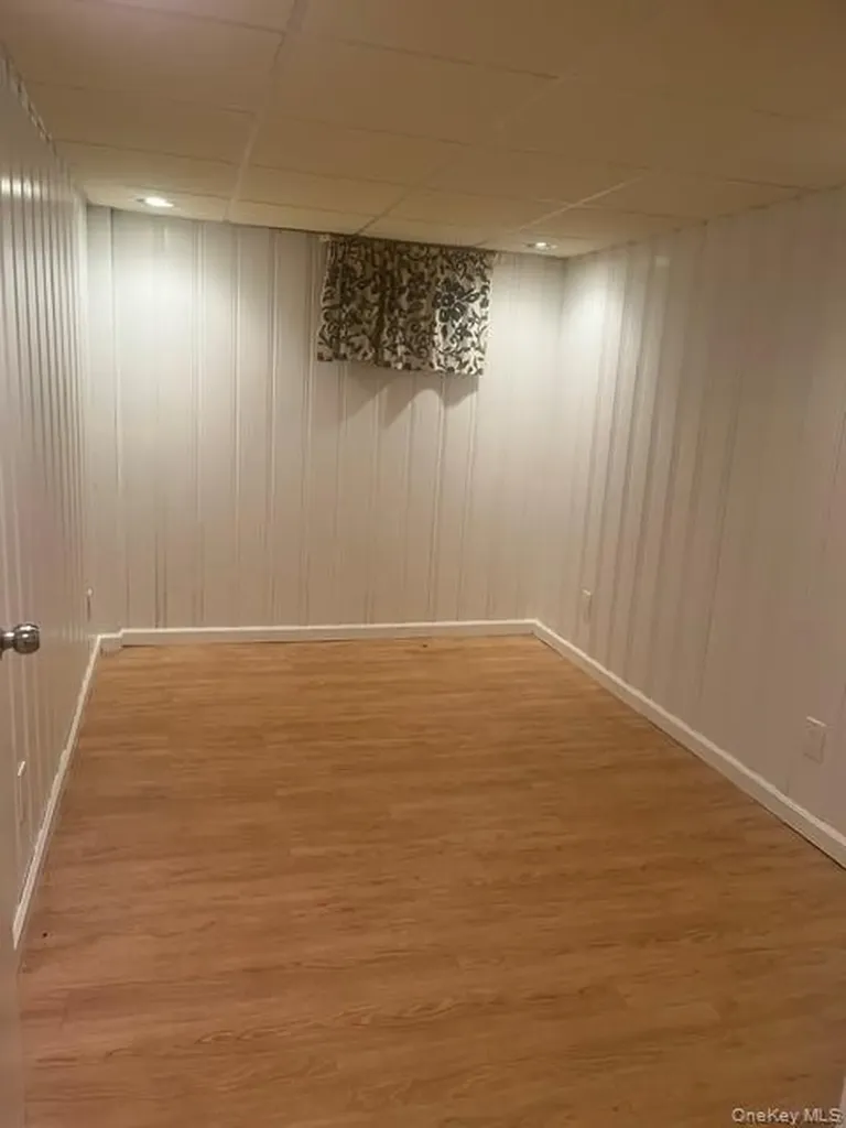 21104 Richland Avenue Oakland Gardens NY 11364