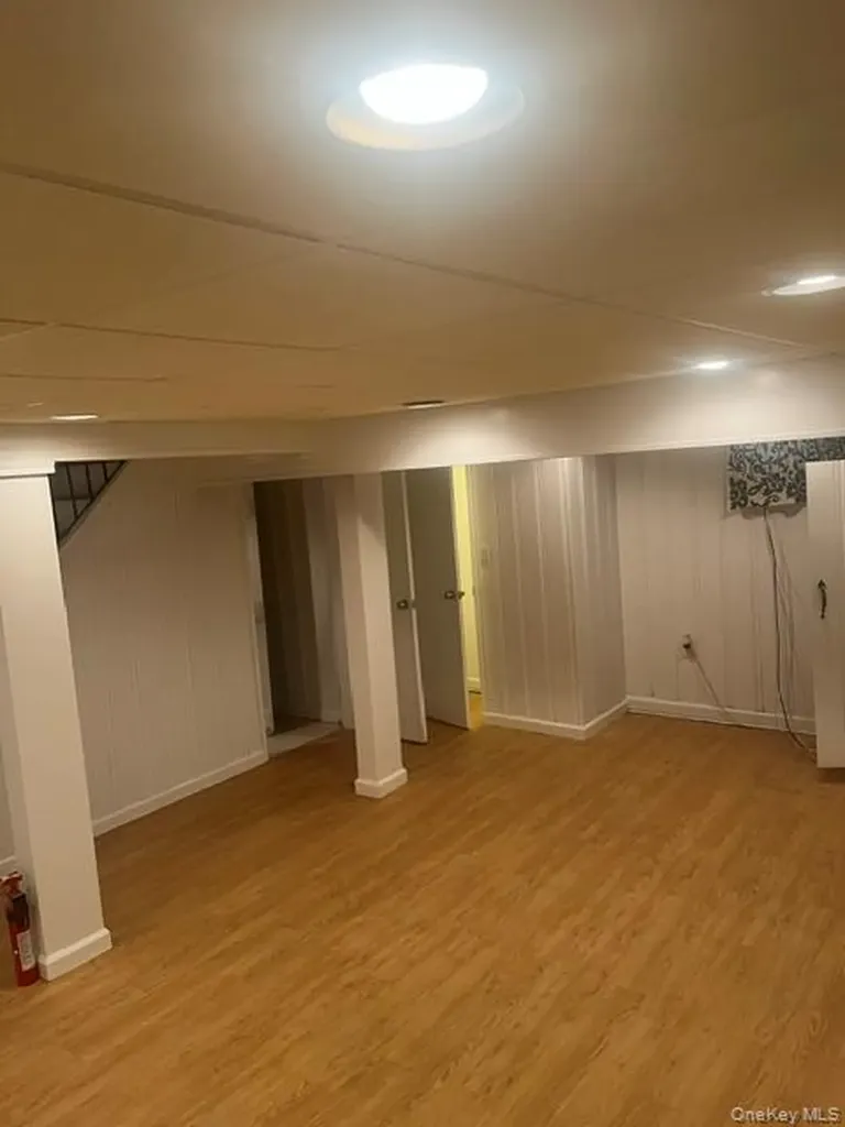21104 Richland Avenue Oakland Gardens NY 11364