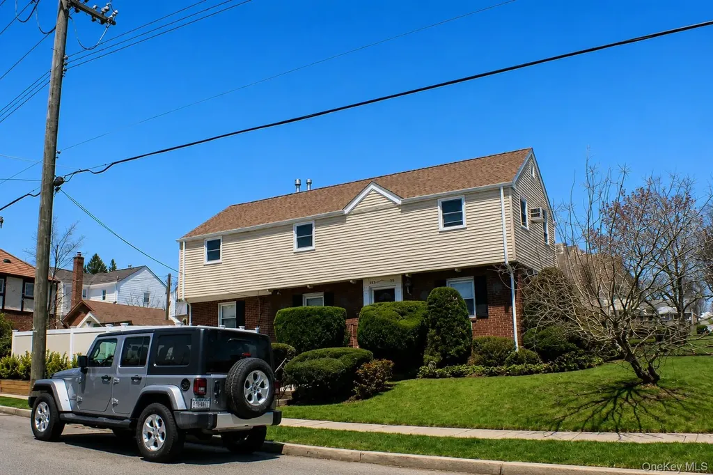 21104 Richland Avenue Oakland Gardens NY 11364