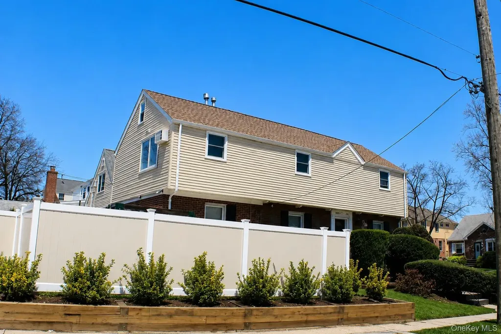 21104 Richland Avenue Oakland Gardens NY 11364