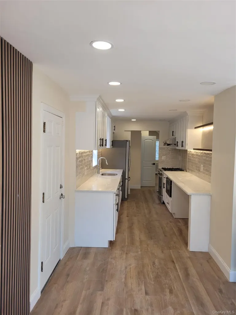 21104 Richland Avenue Oakland Gardens NY 11364