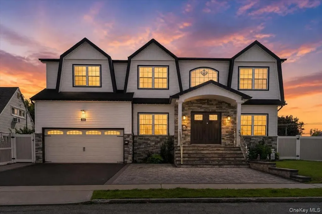 84 Choir Lane Westbury NY 11590