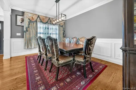 84 Choir Lane Westbury NY 11590