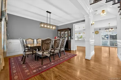 84 Choir Lane Westbury NY 11590