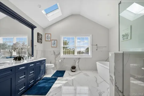 84 Choir Lane Westbury NY 11590