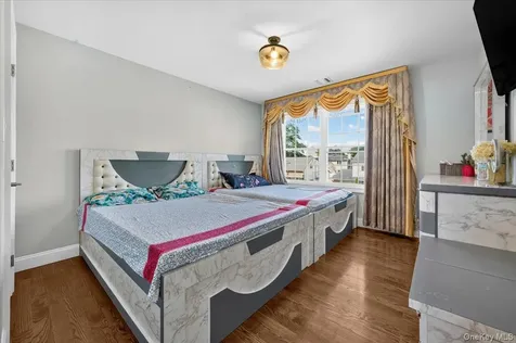 84 Choir Lane Westbury NY 11590