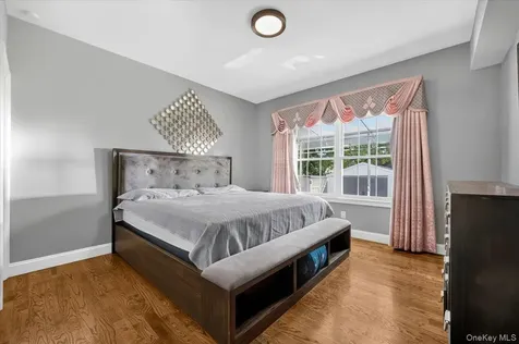 84 Choir Lane Westbury NY 11590