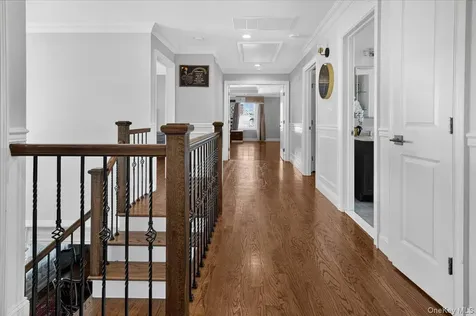84 Choir Lane Westbury NY 11590