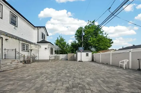 84 Choir Lane Westbury NY 11590