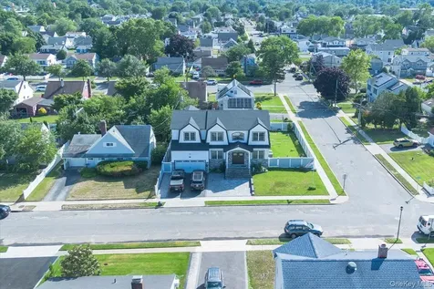 84 Choir Lane Westbury NY 11590