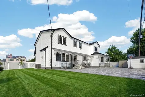 84 Choir Lane Westbury NY 11590