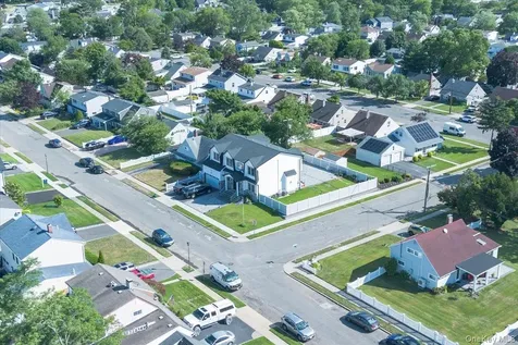 84 Choir Lane Westbury NY 11590