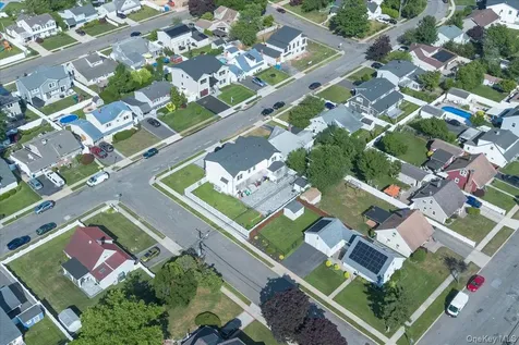 84 Choir Lane Westbury NY 11590