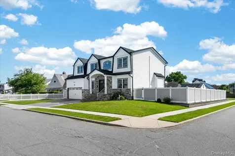 84 Choir Lane Westbury NY 11590