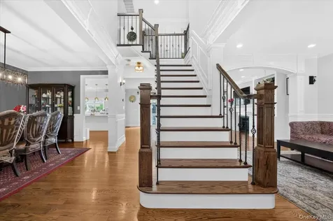 84 Choir Lane Westbury NY 11590