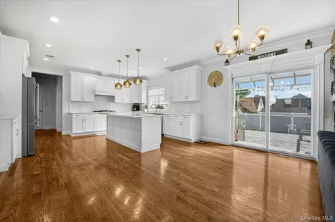 84 Choir Lane Westbury NY 11590