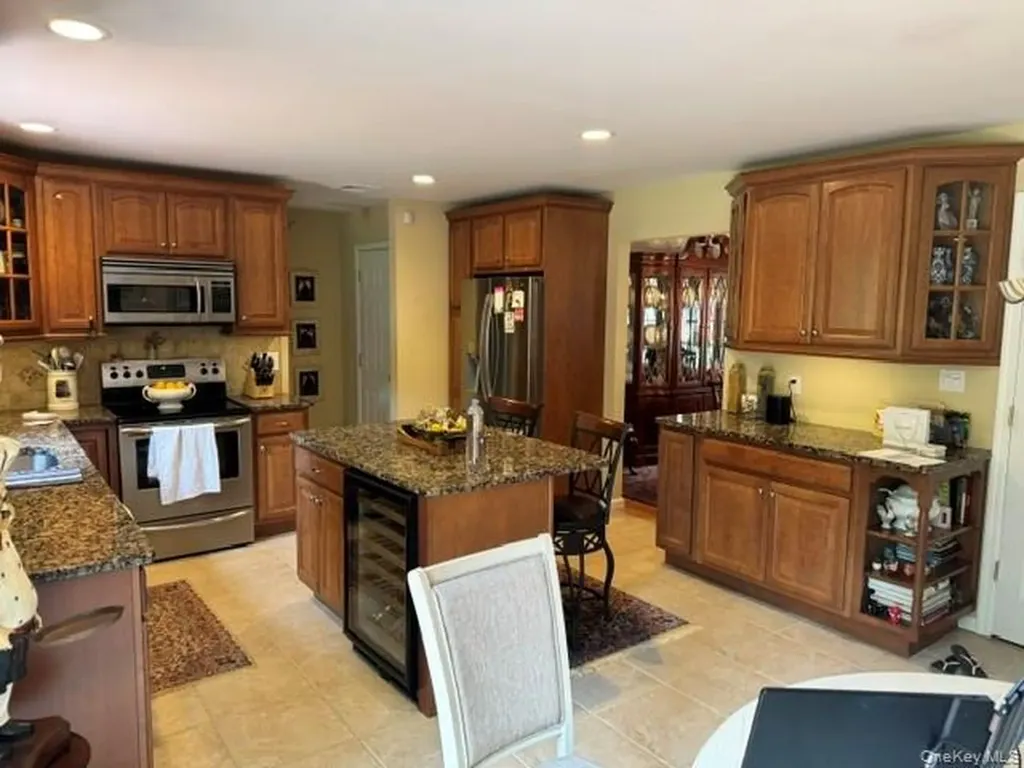 41 Shady Lane Huntington NY 11743