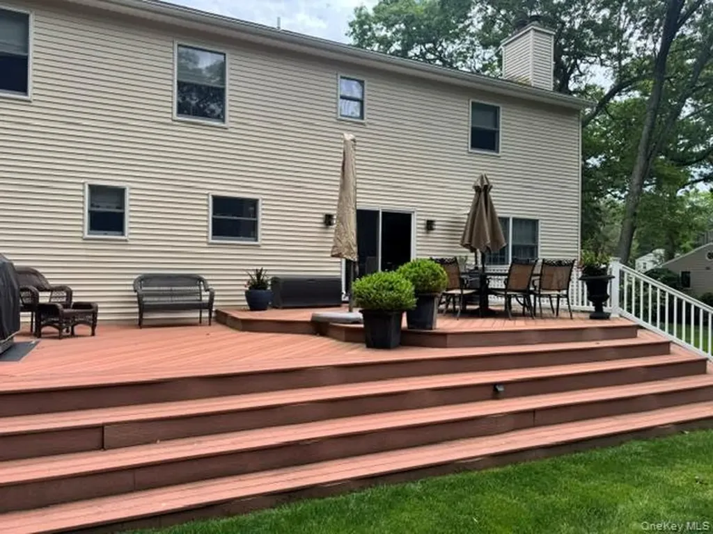 41 Shady Lane Huntington NY 11743