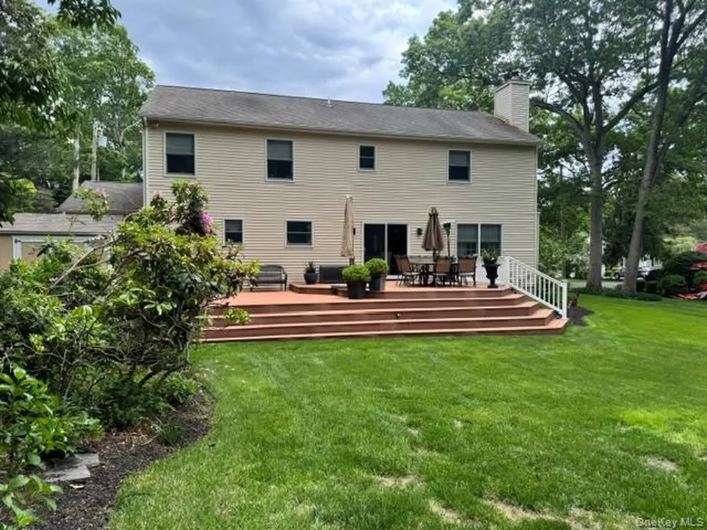 41 Shady Lane Huntington NY 11743