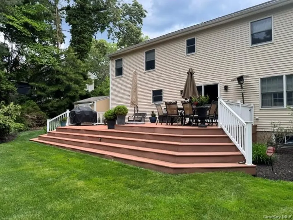 41 Shady Lane Huntington NY 11743
