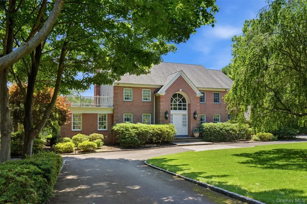61 Linden Lane Upper Brookville NY 11545