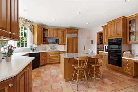 61 Linden Lane Upper Brookville NY 11545