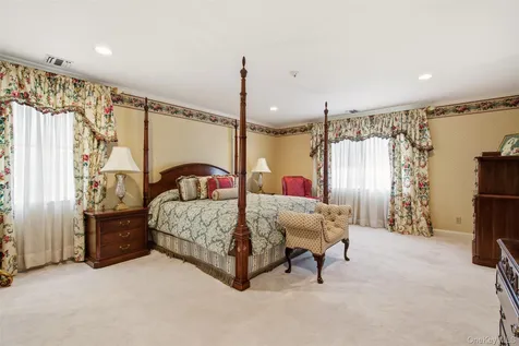 61 Linden Lane Upper Brookville NY 11545