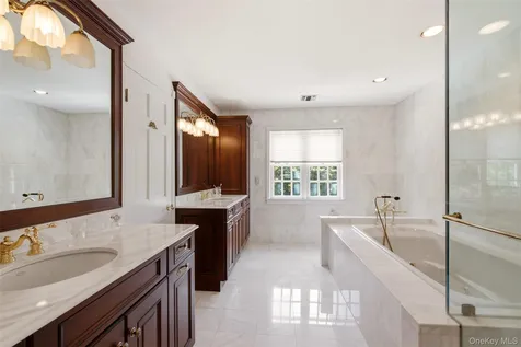 61 Linden Lane Upper Brookville NY 11545