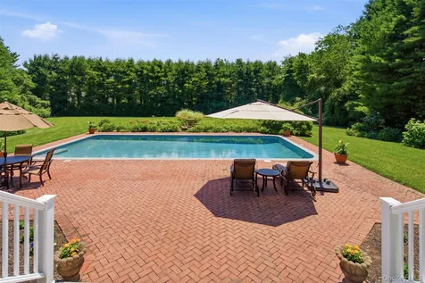 61 Linden Lane Upper Brookville NY 11545