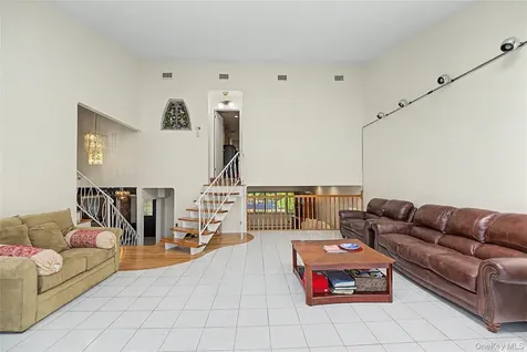159 South Drive New Hyde Park NY 11040