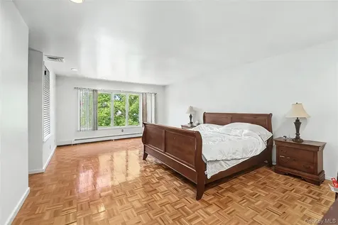 159 South Drive New Hyde Park NY 11040